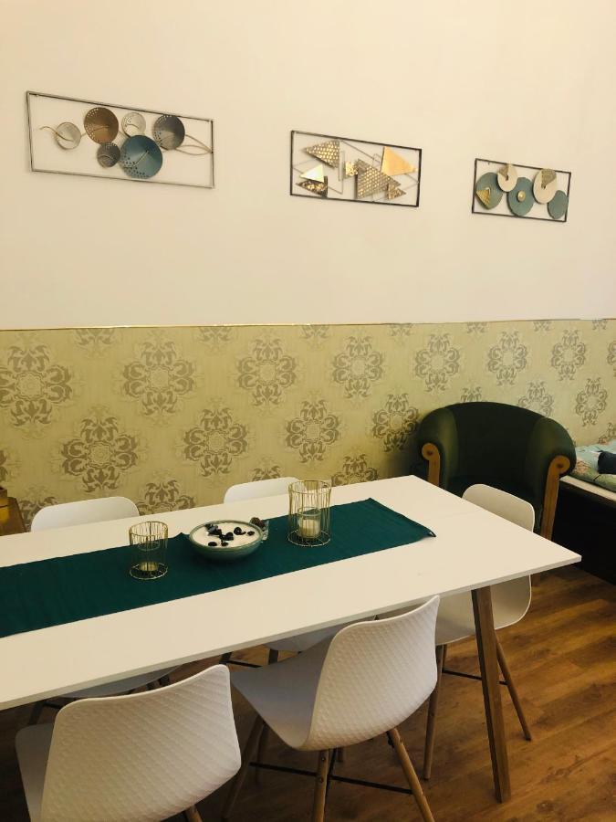 Modern Classic On Kiraly بودابست المظهر الخارجي الصورة